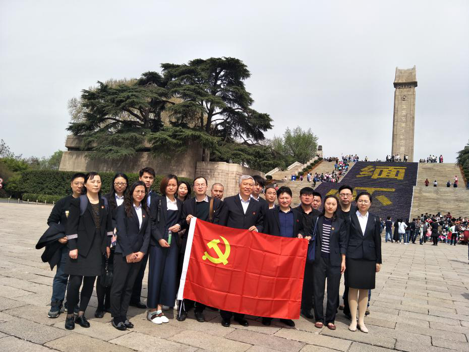 04 组织党员和积极分子去南京参观雨花台烈士陵园和大屠杀纪念馆.png